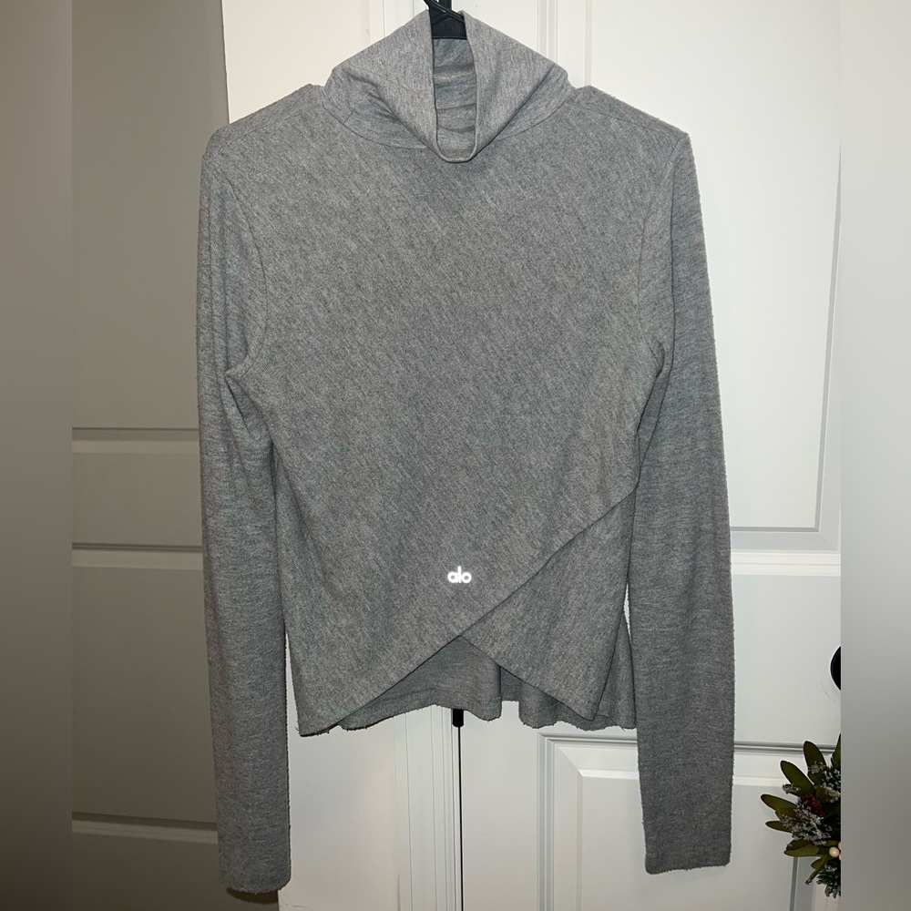 Alo Yoga split hem shirt
